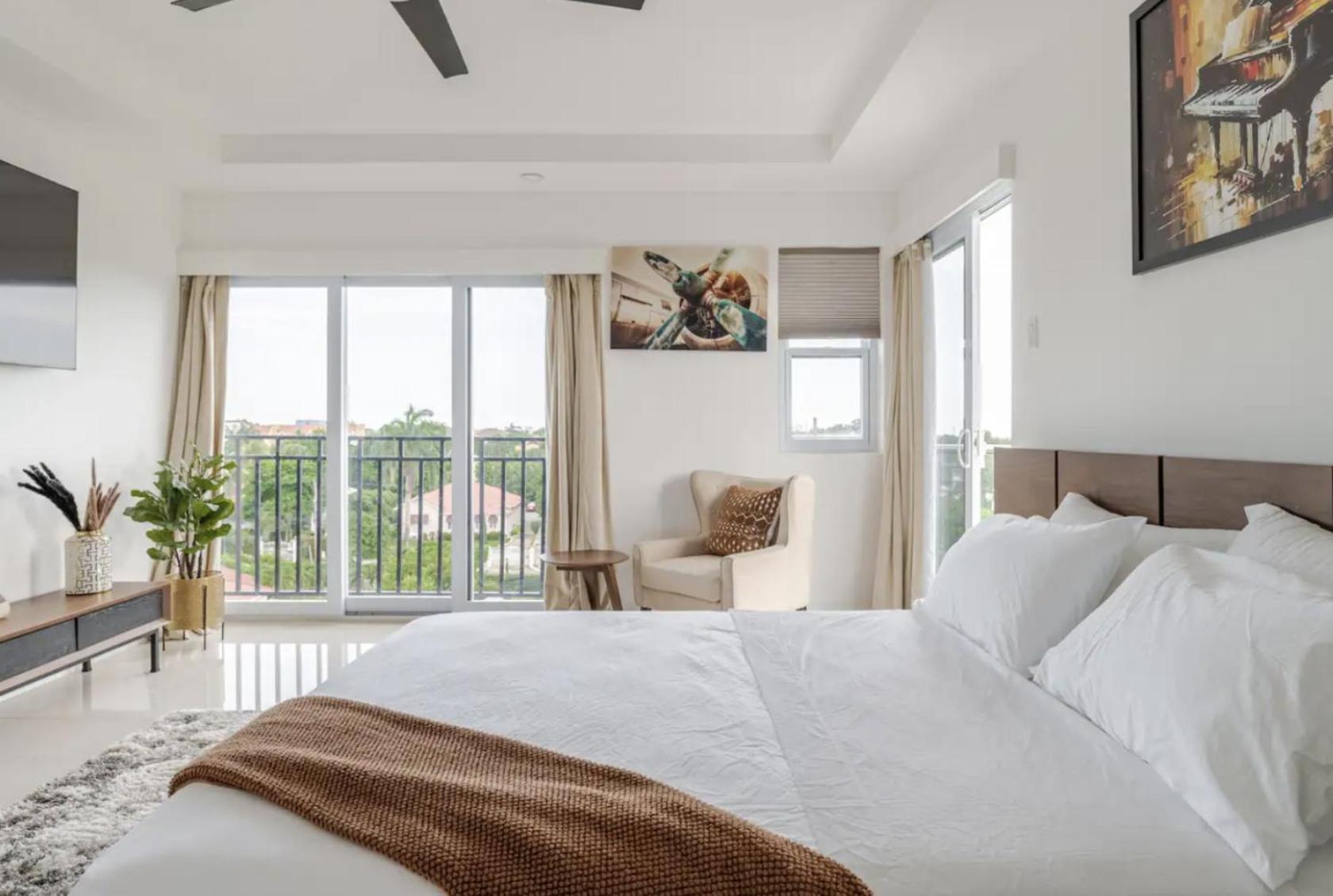 Luxe City Oasis 2Br With Rooftop Pool And Gym Kingston Exteriér fotografie